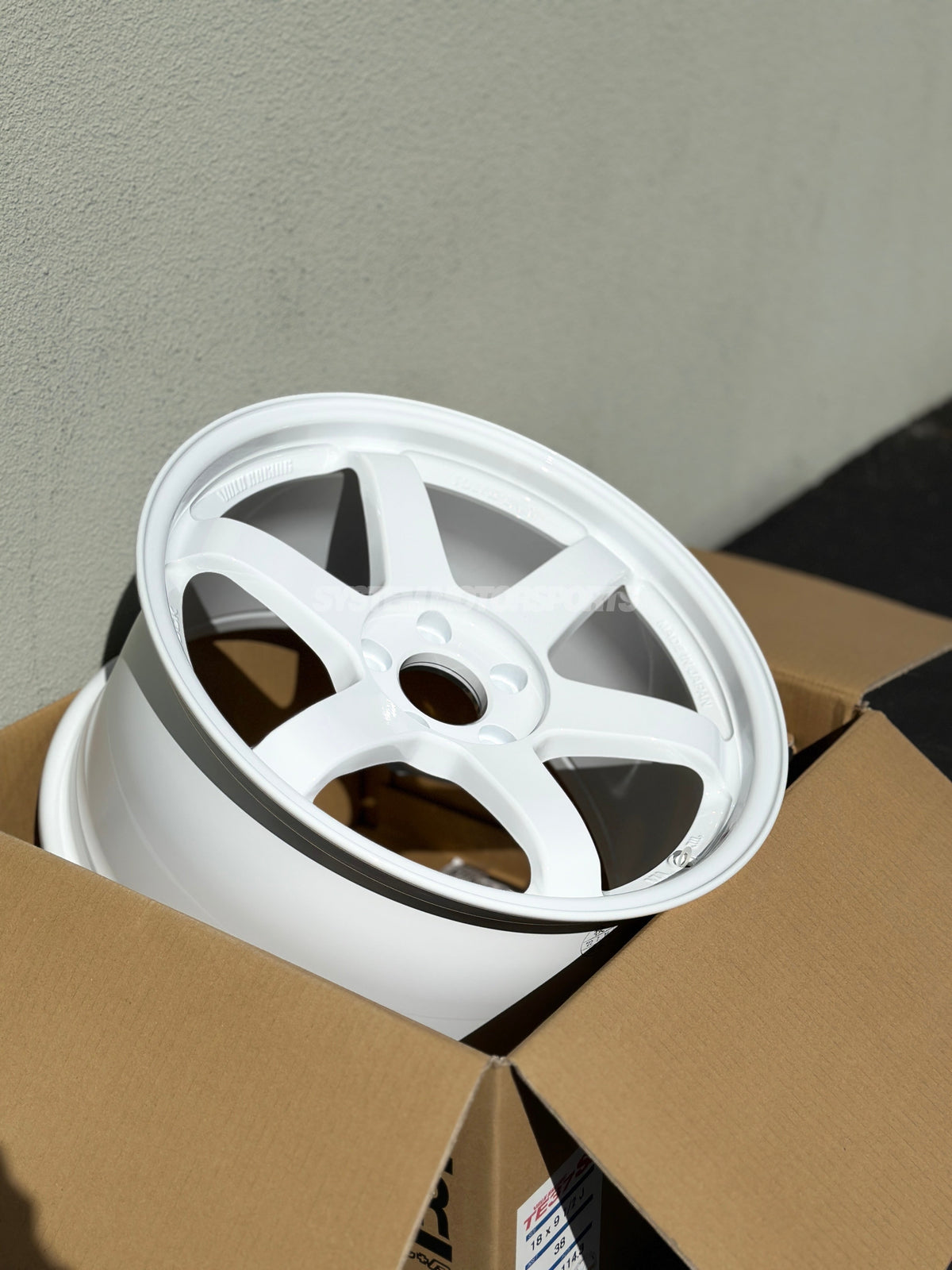 Volk Racing TE37SL - 18x9.5 +22 / 18x10.5 +15 / 5x114.3 - Dash White *Set of 4*