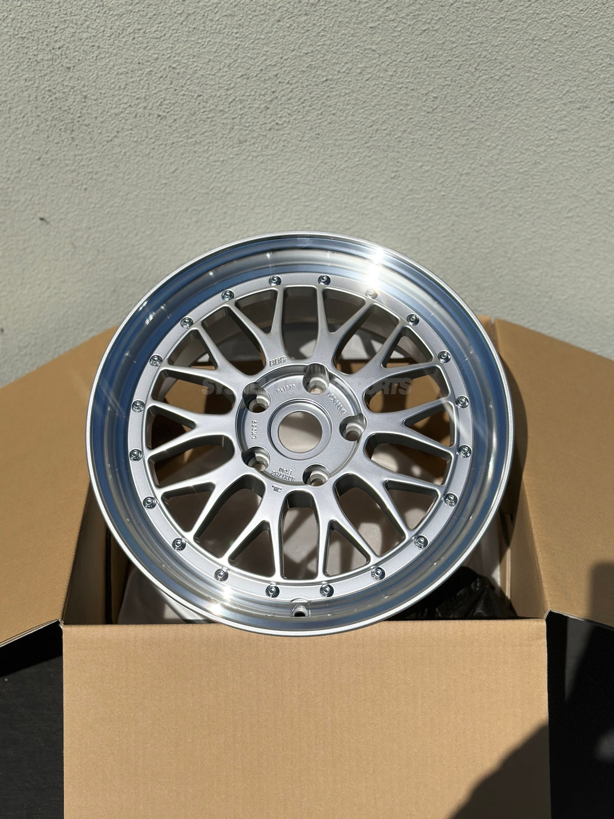 BBS LM - 17x8 / +40 / 5x120 - Diamond Silver w/ Diamond Cut Rim (E36 M3 Fitment) *Set of 4*